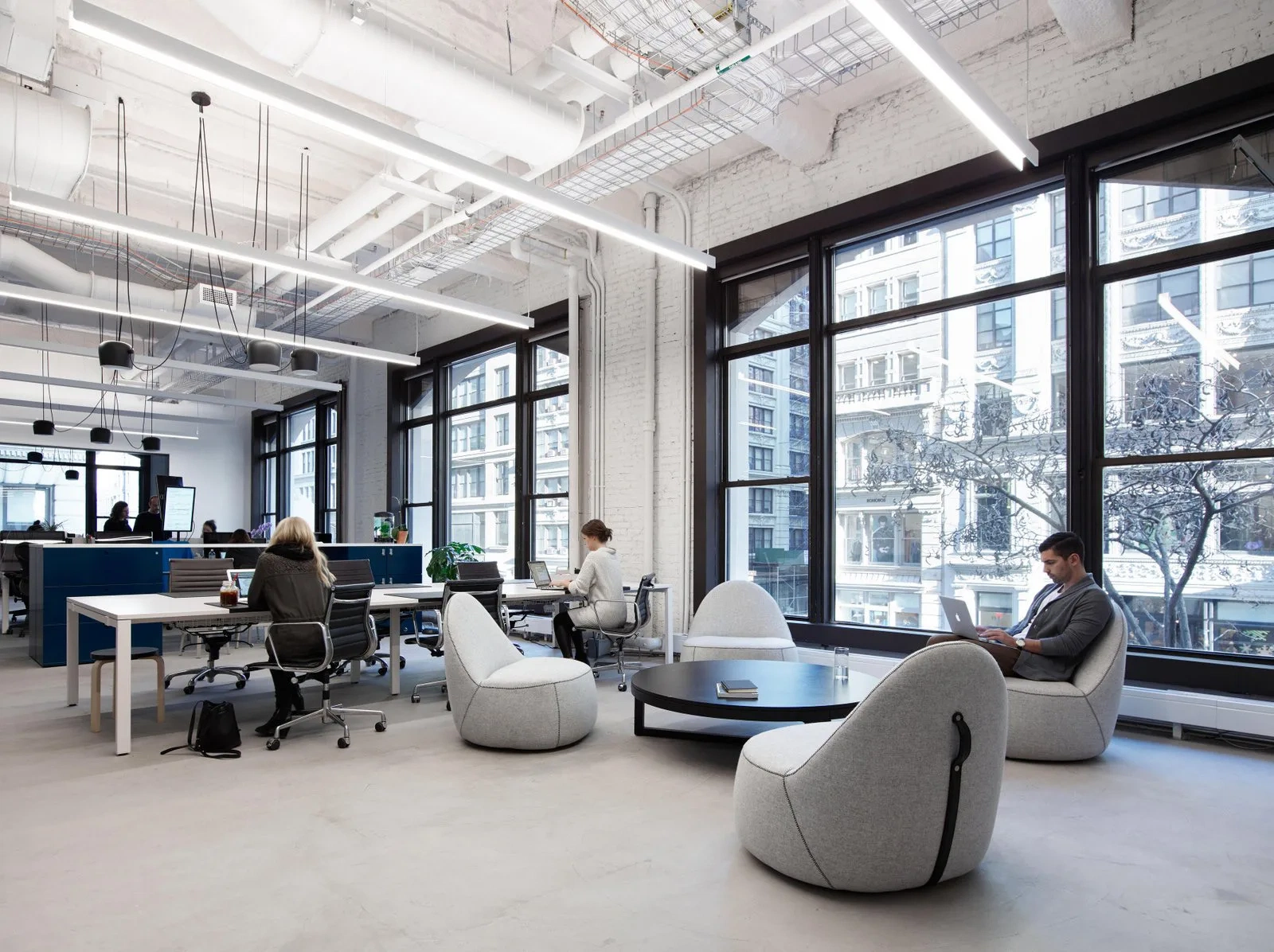 肉视频传媒公司现代化办公环境实景